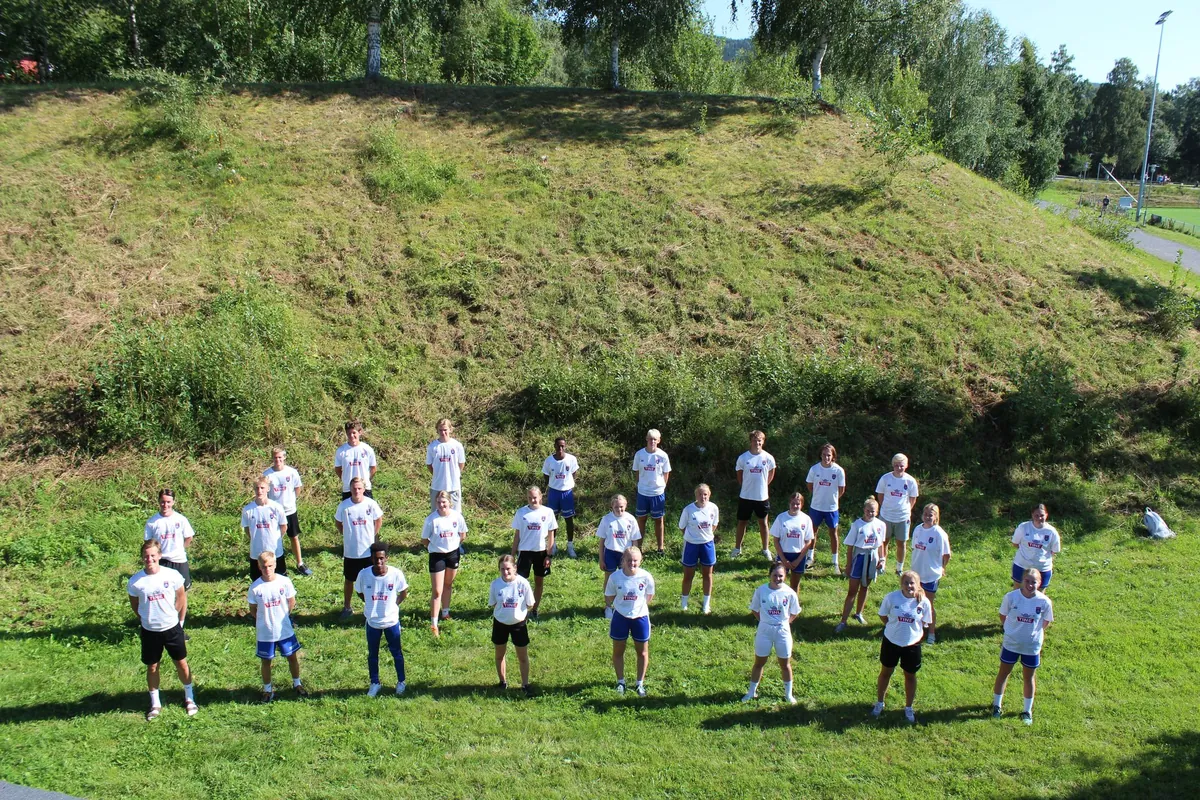 Fotballglede i solen på Stampa